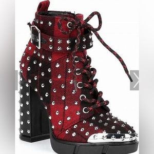 Brand new Gianni Bini Rhiannen Plaid Studded